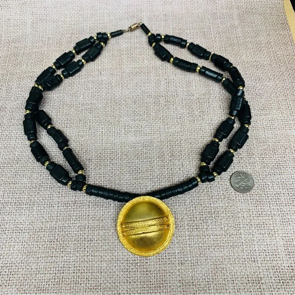 Black Beaded Gold Circle Pendant Necklace